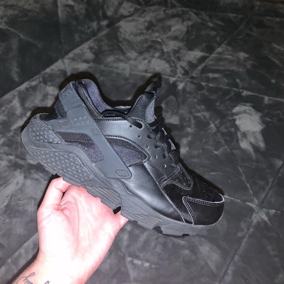 all black huaraches size 7